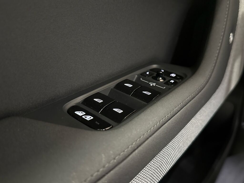 Polestar 2 2023 Valkoinen