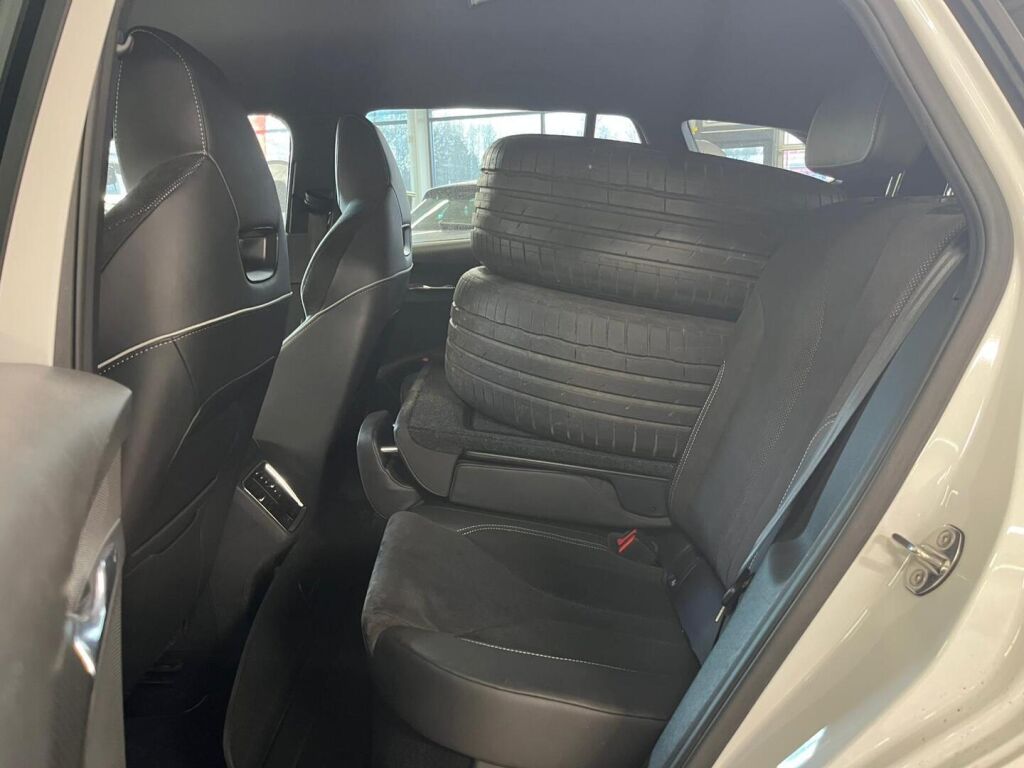 Skoda Enyaq 2021 Valkoinen