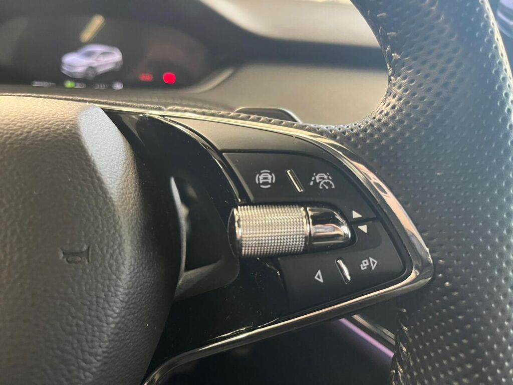 Skoda Enyaq 2021 Valkoinen