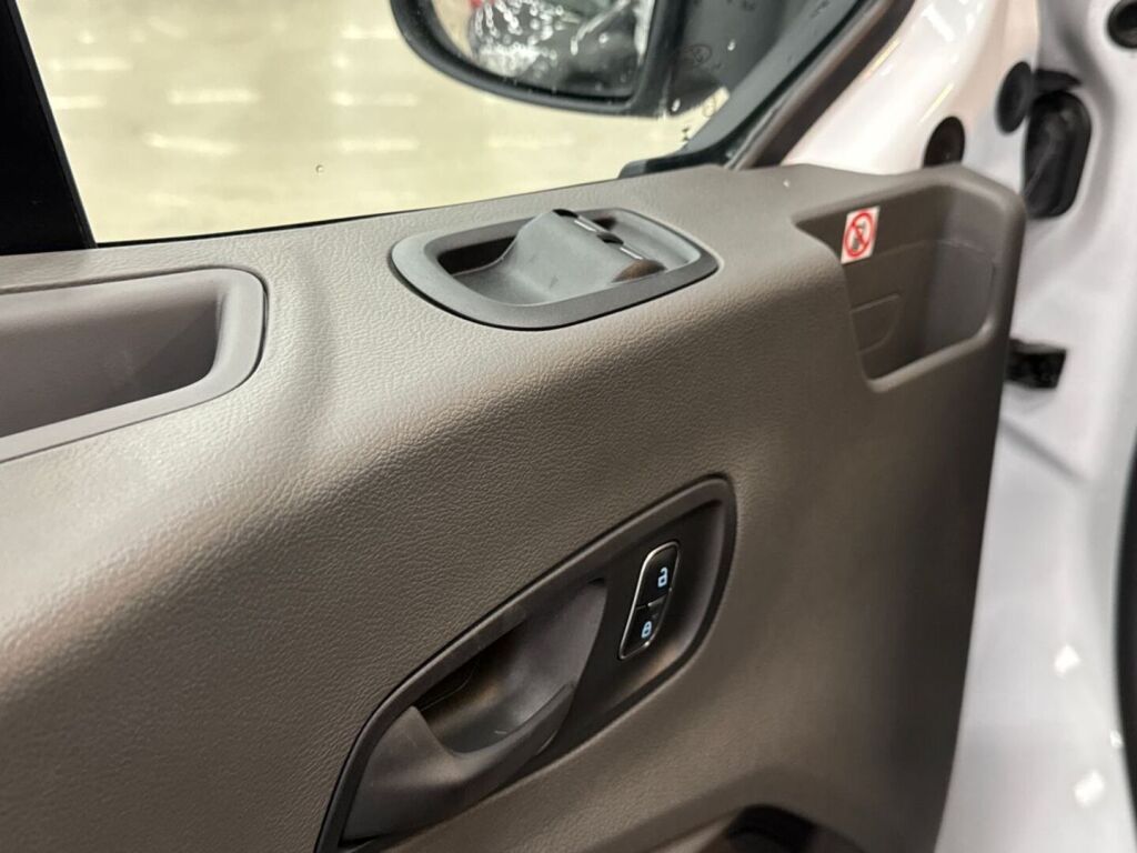 Ford Transit 2026 Frozen White