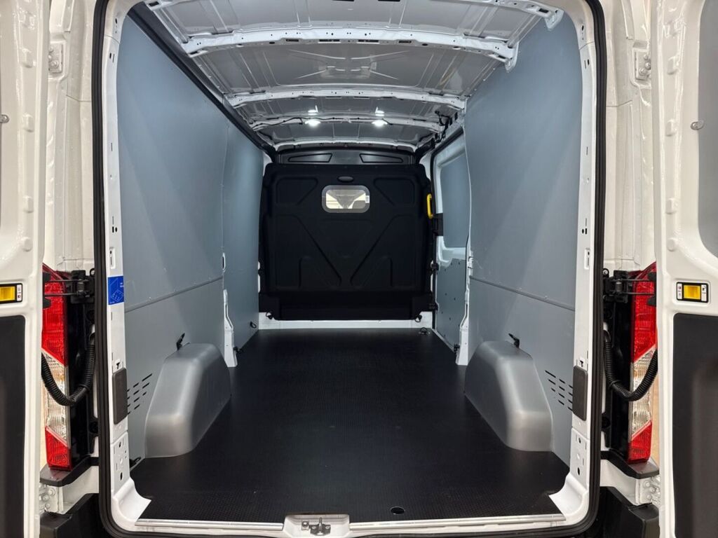 Ford Transit 2026 Frozen White