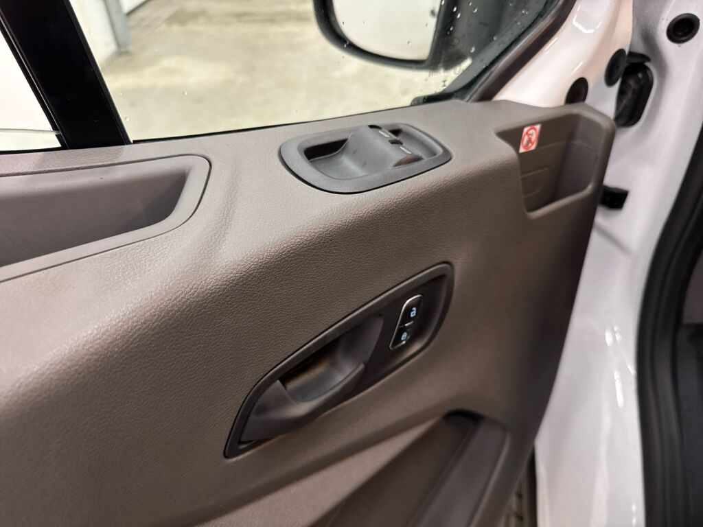 Ford Transit 2026 Valkoinen