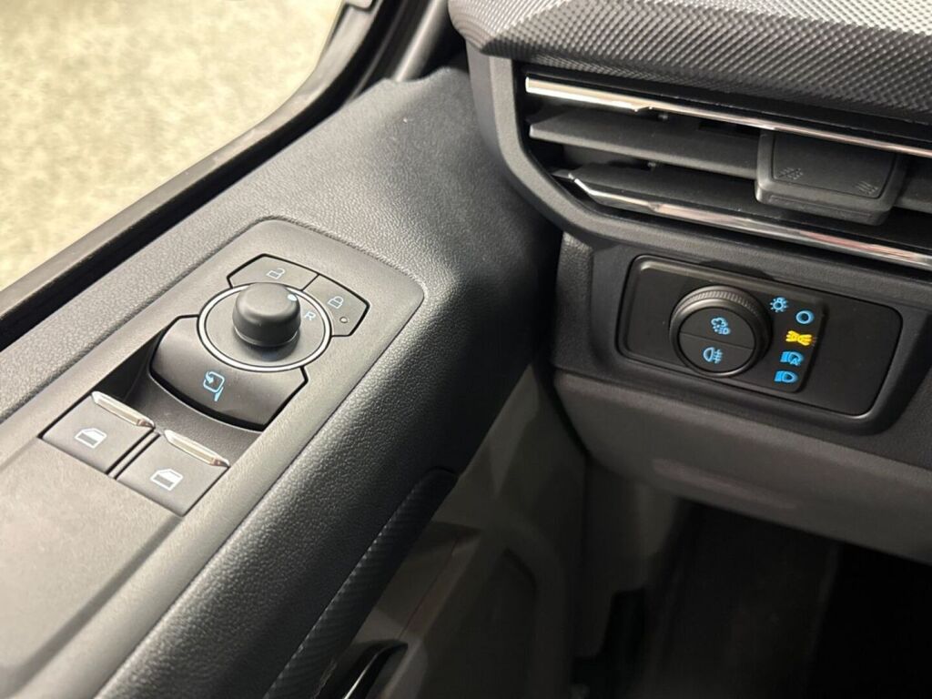 Ford Transit Custom 2026 Agate Black