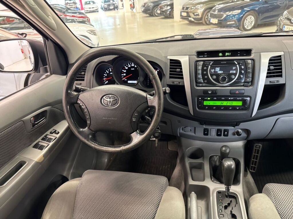 Toyota Hilux 2011 Harmaa