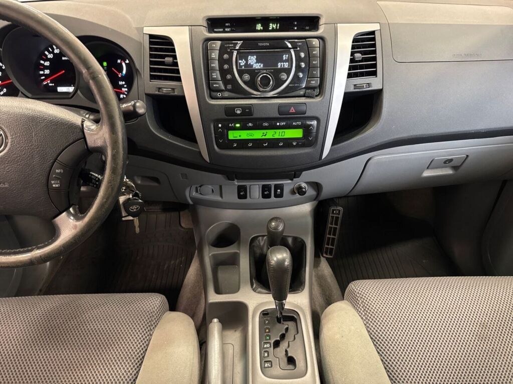 Toyota Hilux 2011 Harmaa
