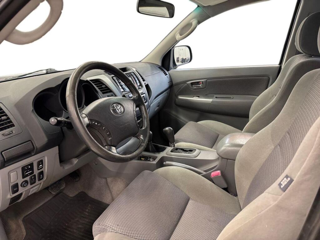Toyota Hilux 2011 Harmaa