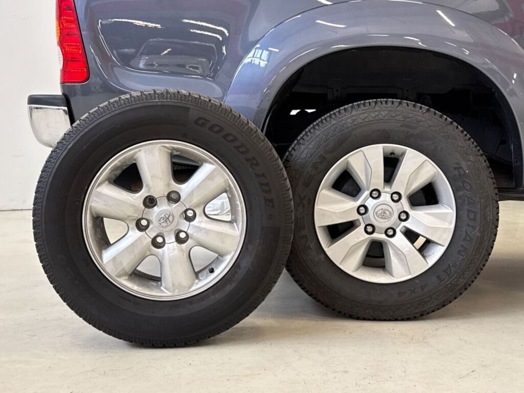 Toyota Hilux 2011 Harmaa