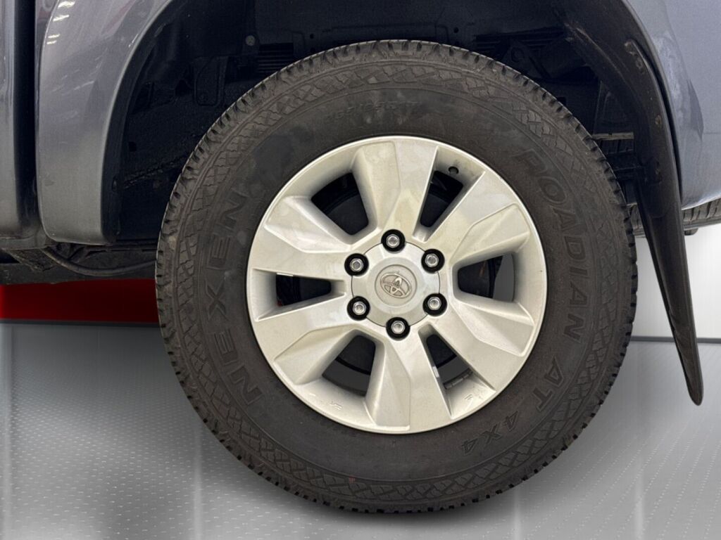 Toyota Hilux 2011 Harmaa