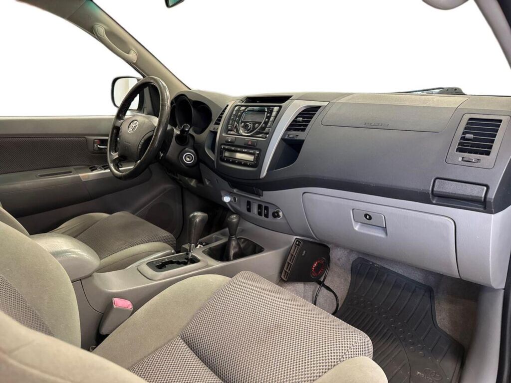 Toyota Hilux 2011 Harmaa