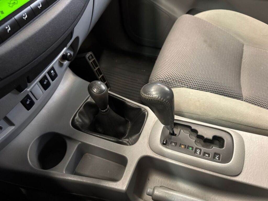 Toyota Hilux 2011 Harmaa