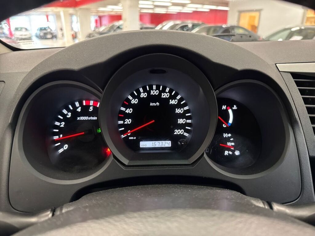 Toyota Hilux 2011 Harmaa