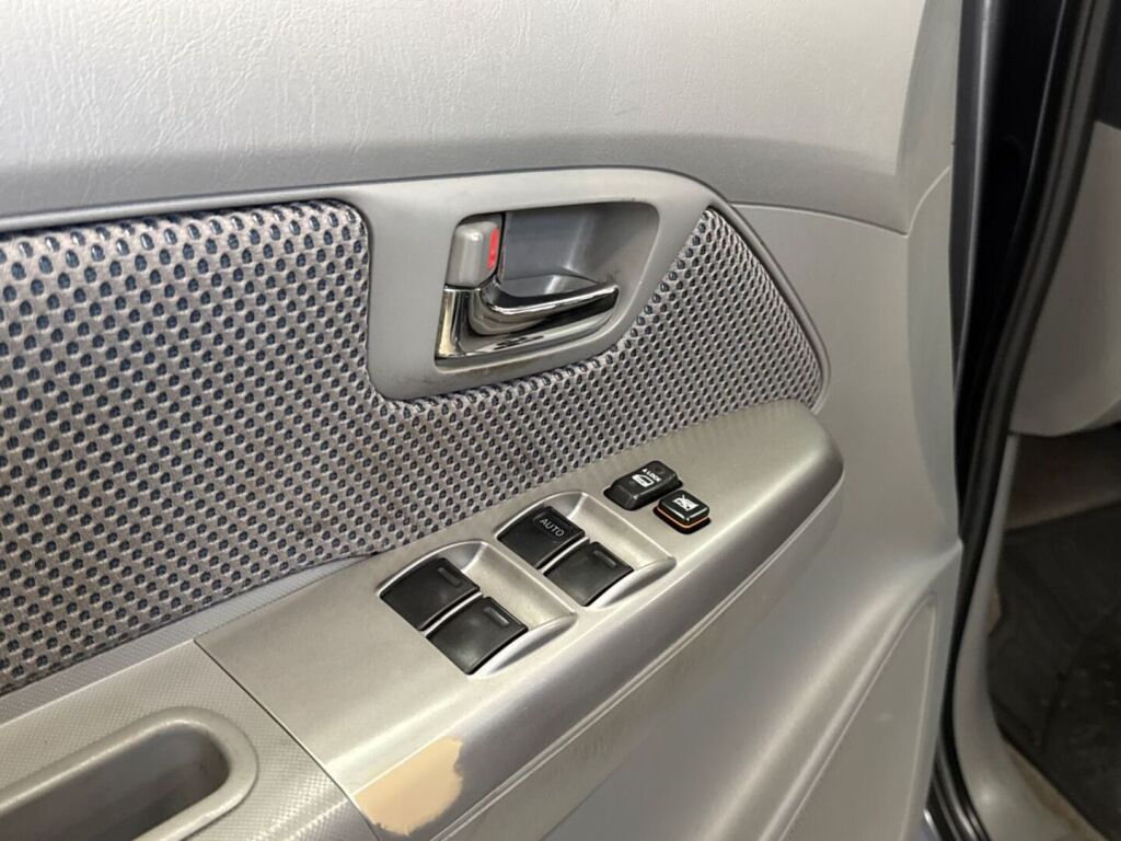 Toyota Hilux 2011 Harmaa