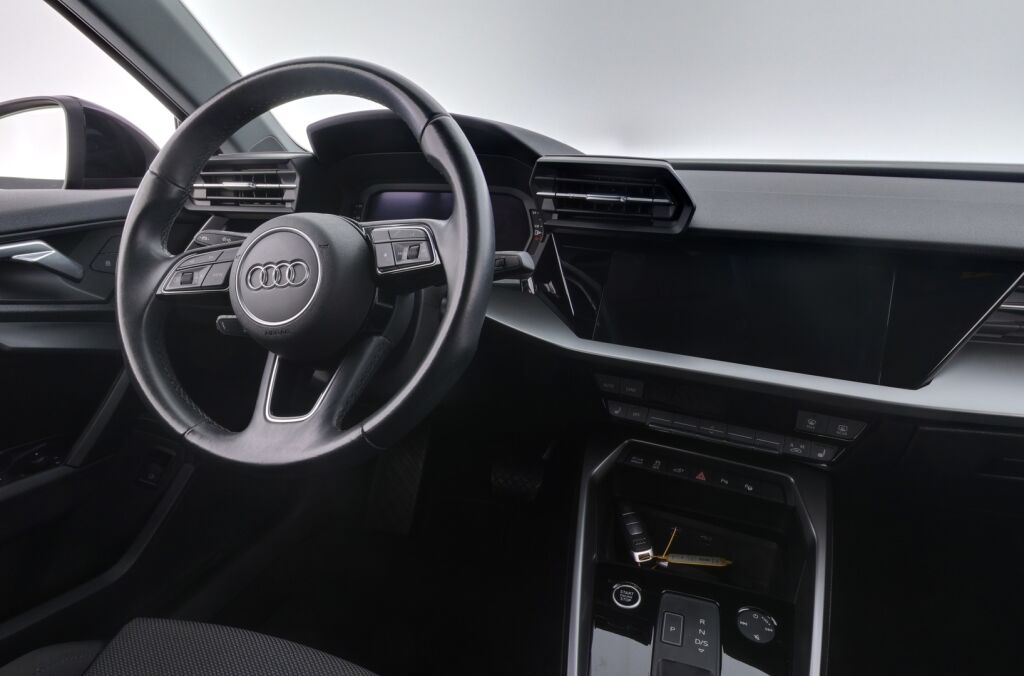 Audi A3 2021 met.musta