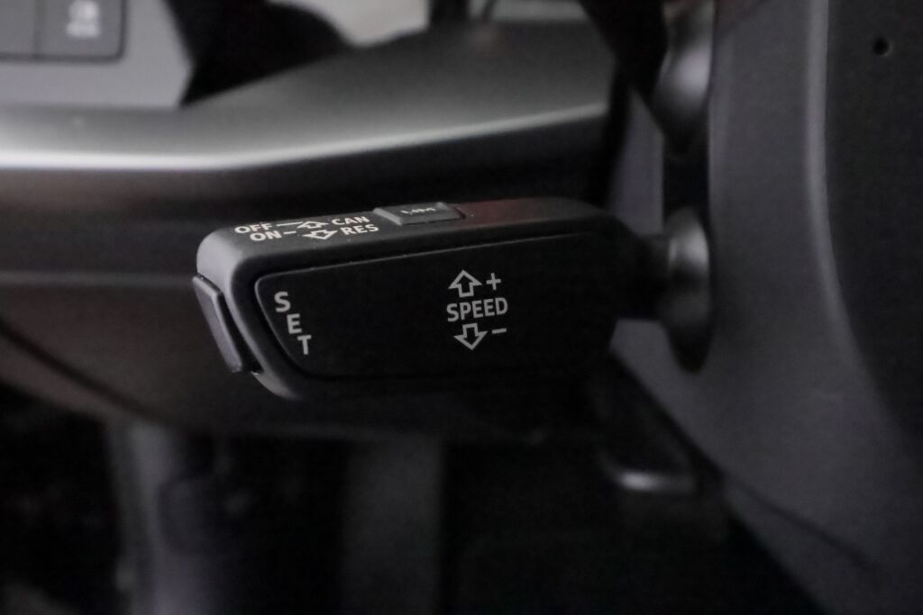 Audi A3 2021 met.musta