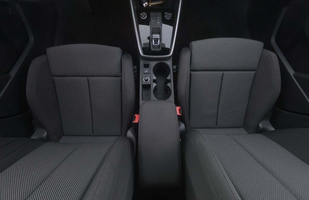 Audi A3 2021 met.musta