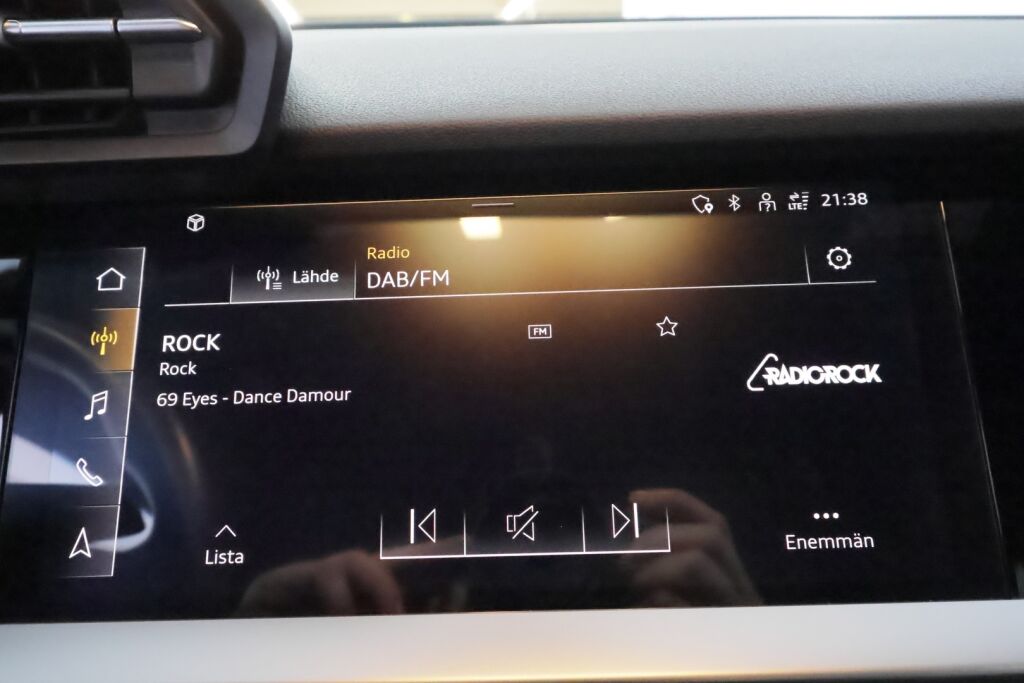 Audi A3 2021 met.musta