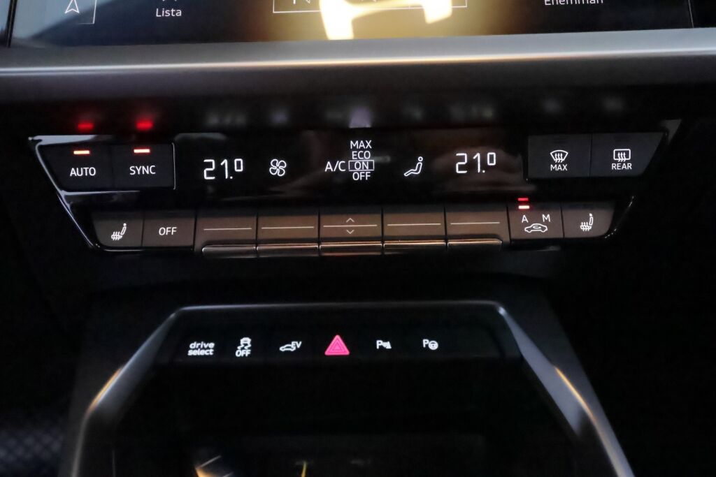 Audi A3 2021 met.musta