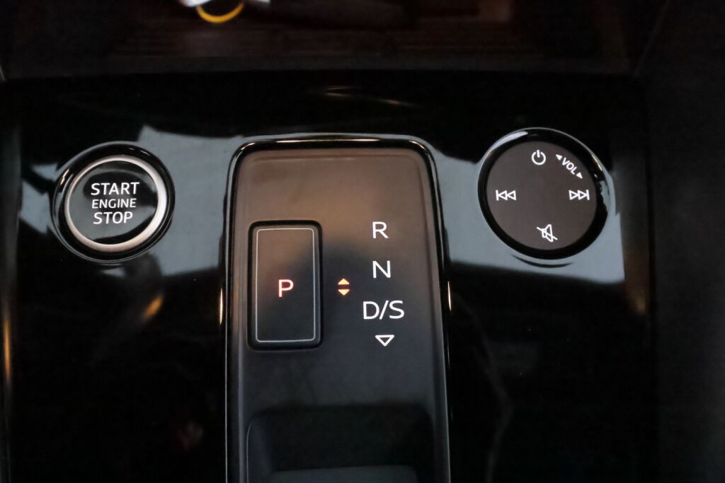 Audi A3 2021 met.musta