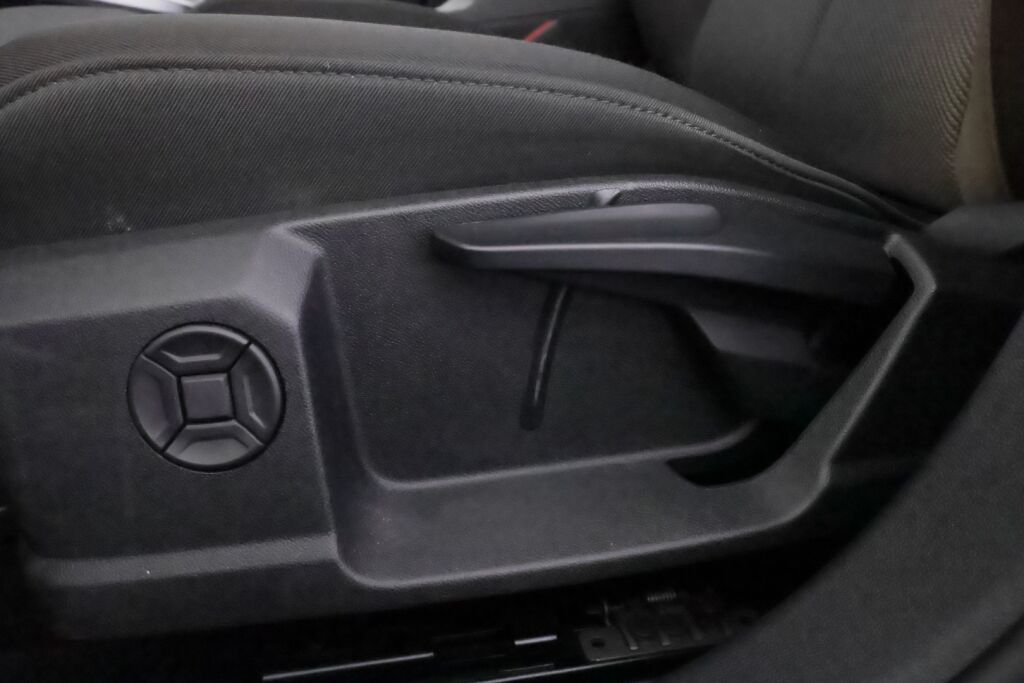 Audi A3 2021 met.musta