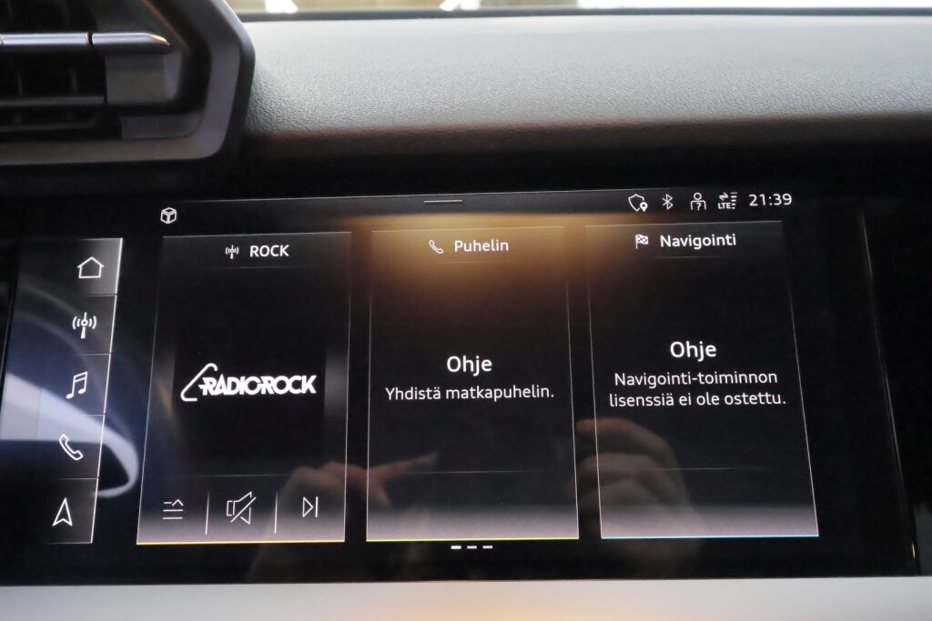 Audi A3 2021 met.musta