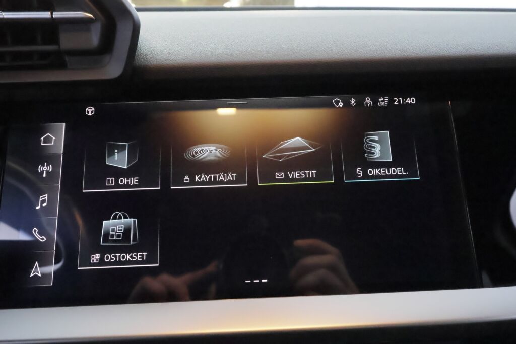 Audi A3 2021 met.musta