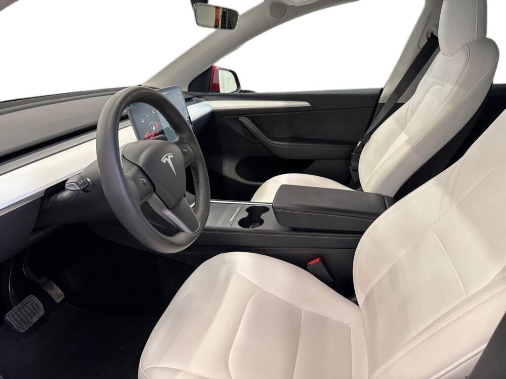 Tesla Model Y 2021 Punainen