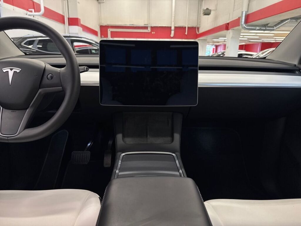 Tesla Model Y 2021 Punainen