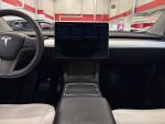 Tesla Model Y 2021 Punainen