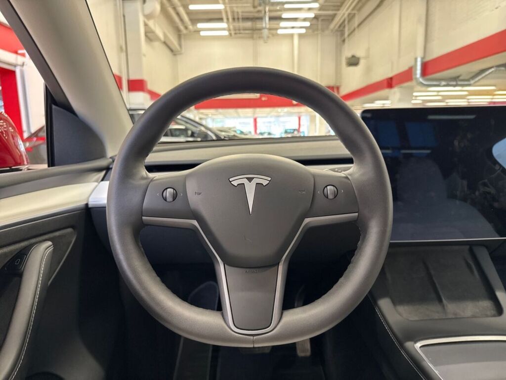 Tesla Model Y 2021 Punainen