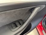 Tesla Model Y 2021 Punainen
