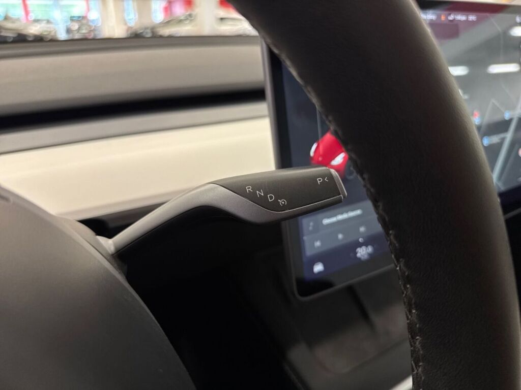 Tesla Model Y 2021 Punainen