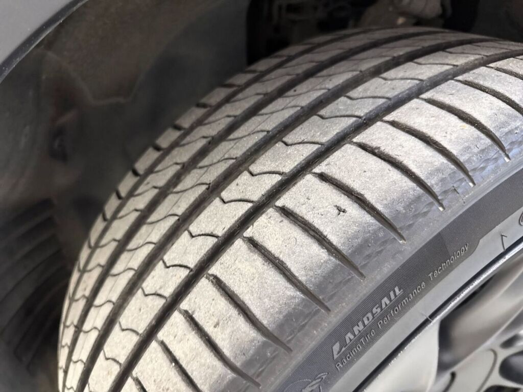 Tesla Model Y 2021 Punainen