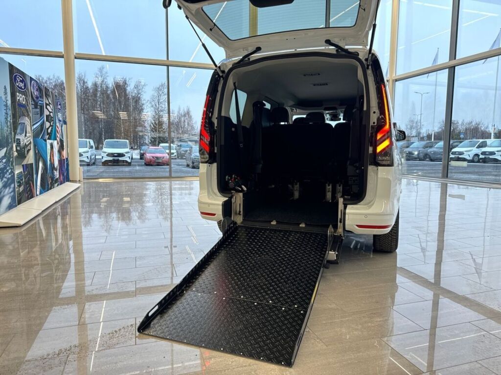 Ford Grand Tourneo Connect 2026 Frozen White