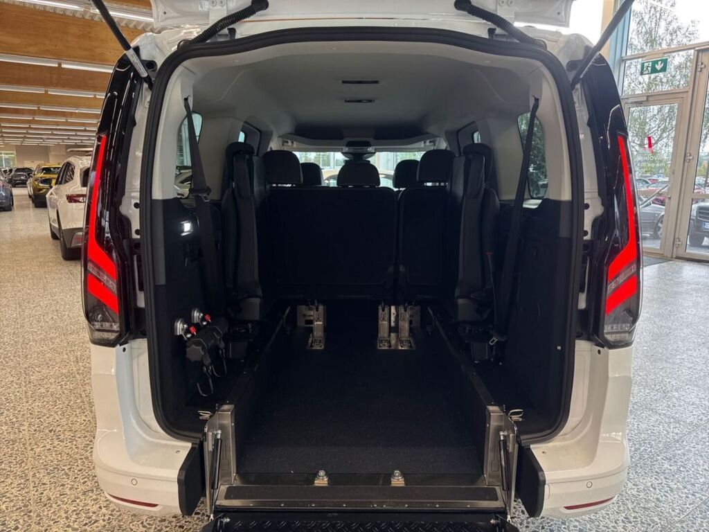 Ford Grand Tourneo Connect 2026 Frozen White