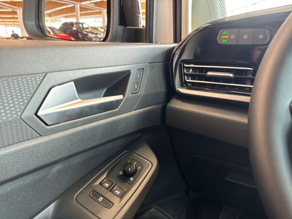 Ford Grand Tourneo Connect 2026 Frozen White