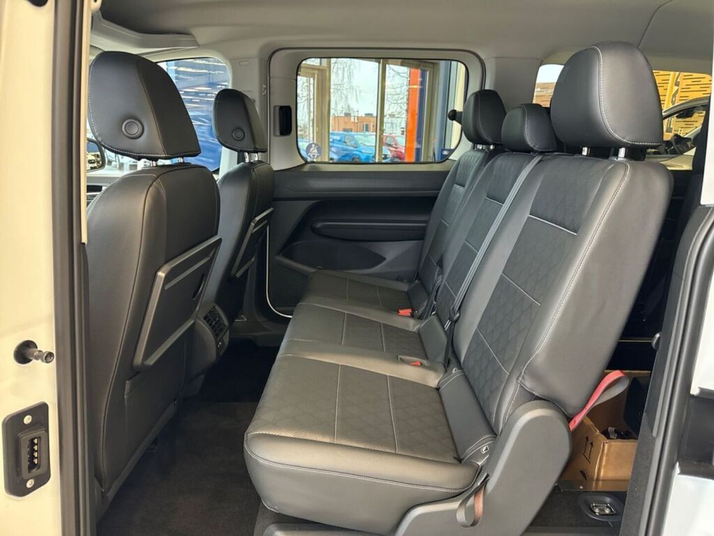 Ford Grand Tourneo Connect 2026 Frozen White
