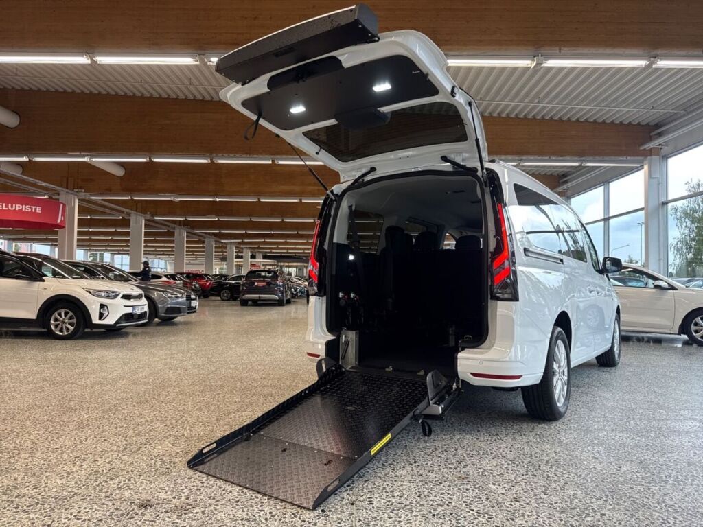 Ford Grand Tourneo Connect 2026 Frozen White