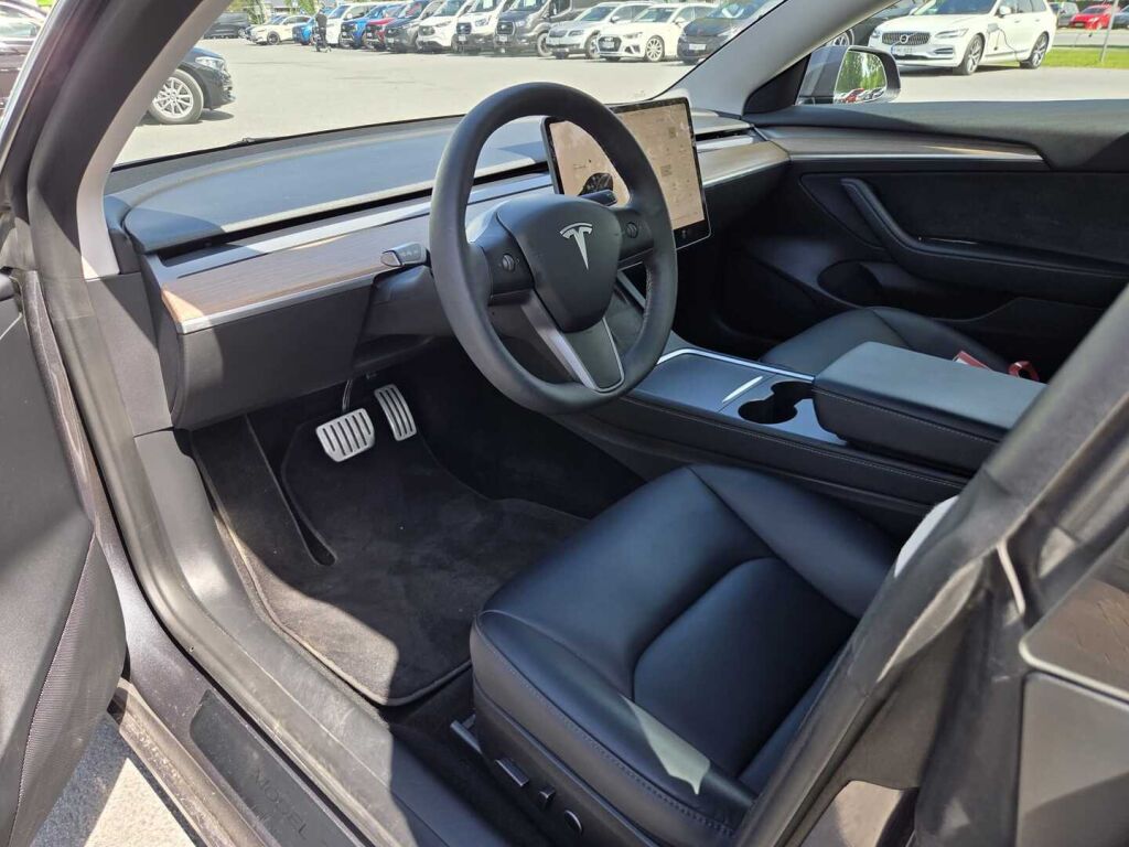 Tesla Model 3 2023 Harmaa