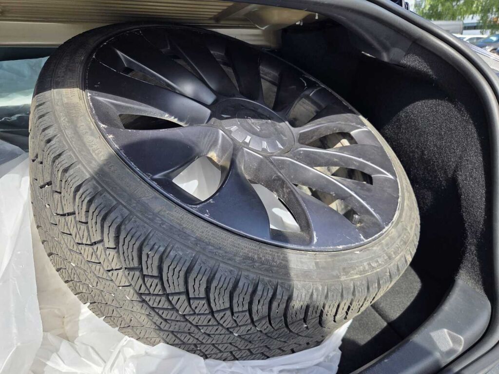 Tesla Model 3 2023 Harmaa