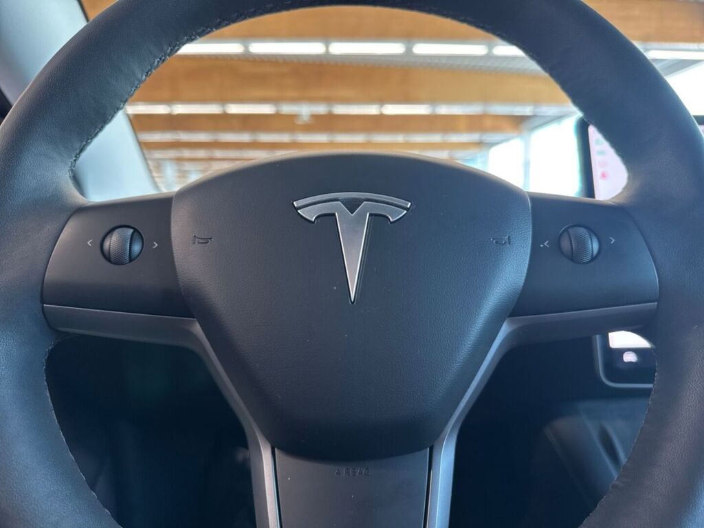 Tesla Model 3 2023 Harmaa
