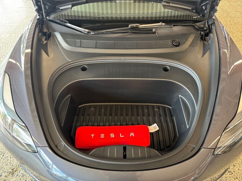 Tesla Model 3 2023 Harmaa