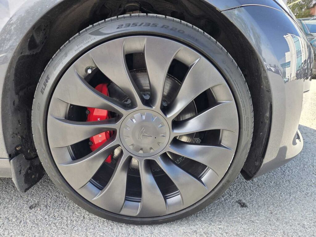 Tesla Model 3 2023 Harmaa