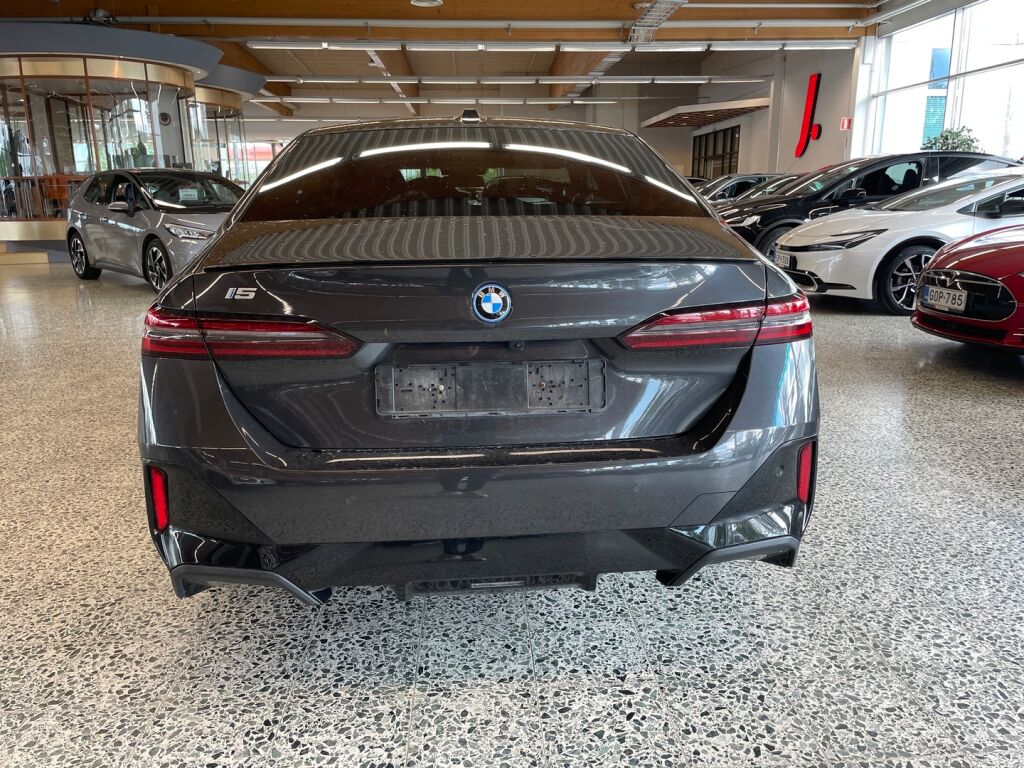 BMW i5 2024 Harmaa