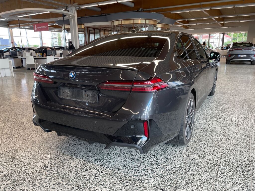 BMW i5 2024 Harmaa