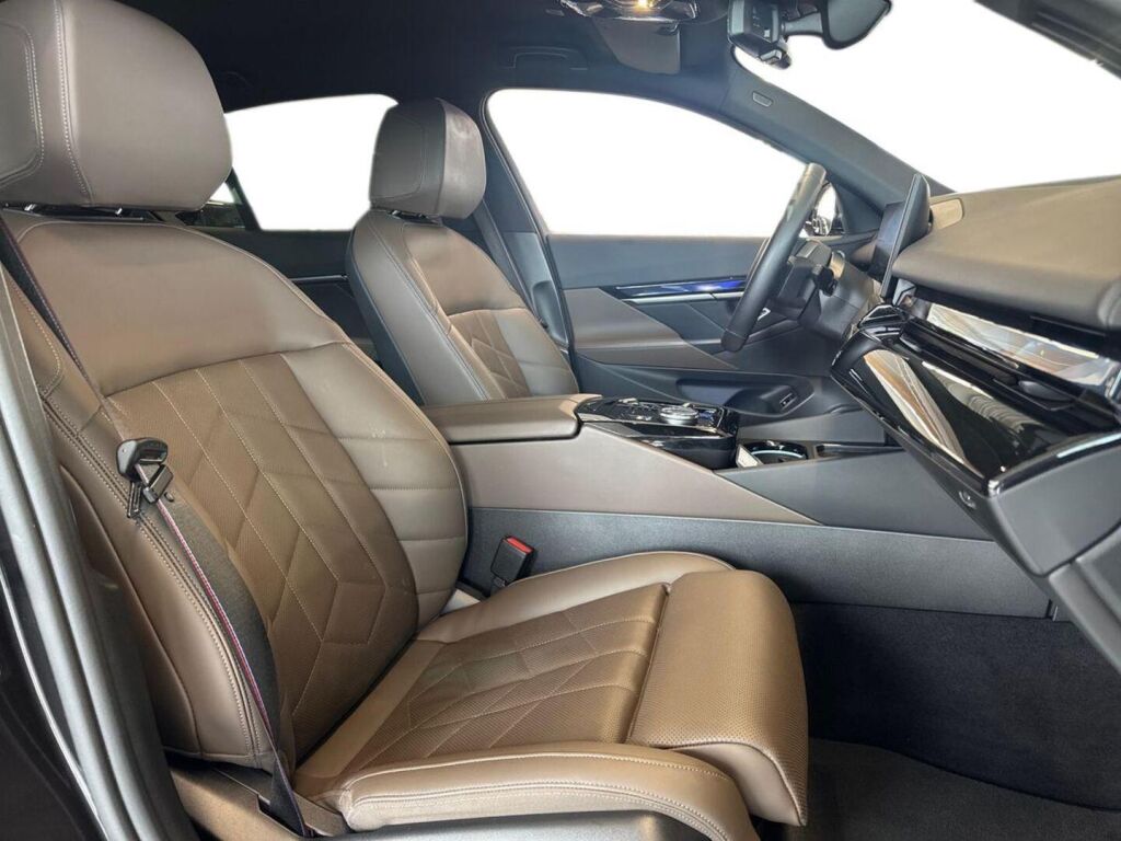 BMW i5 2024 Harmaa