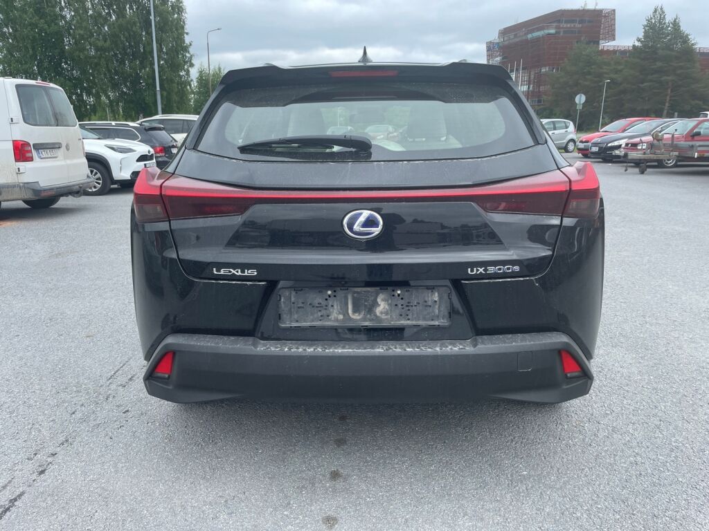 Lexus UX 2021 Musta
