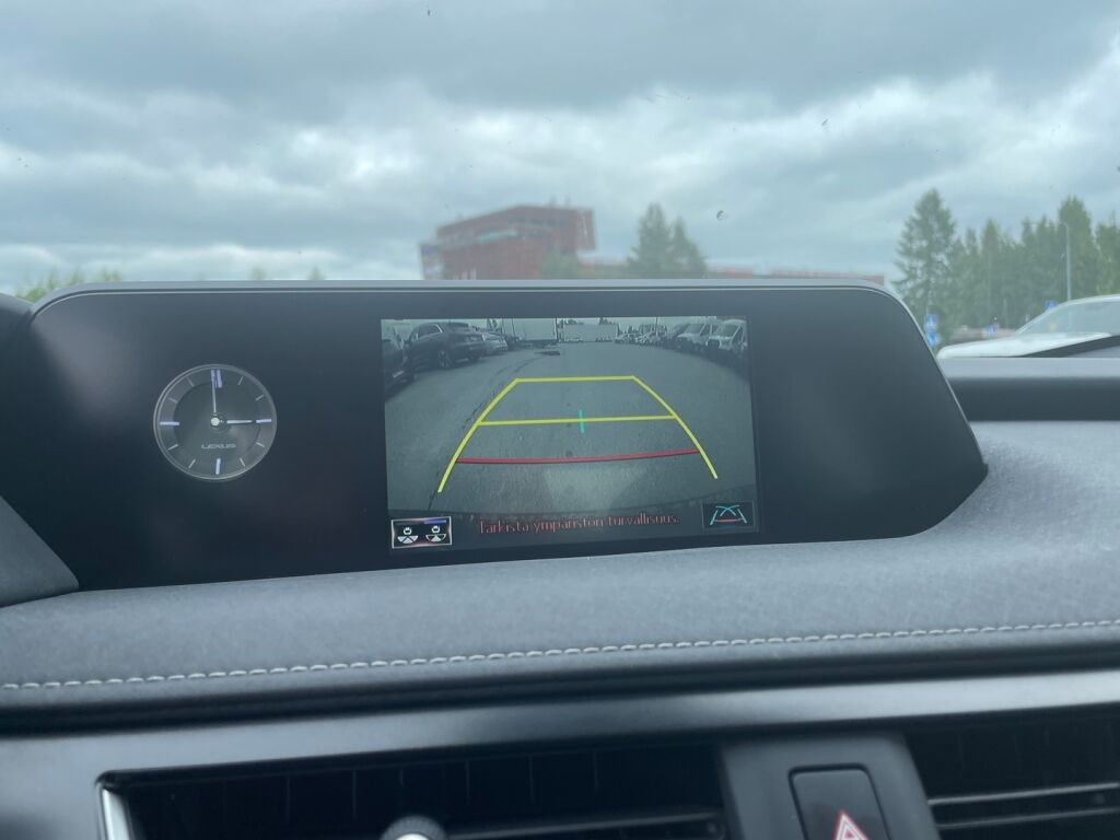 Lexus UX 2021 Musta