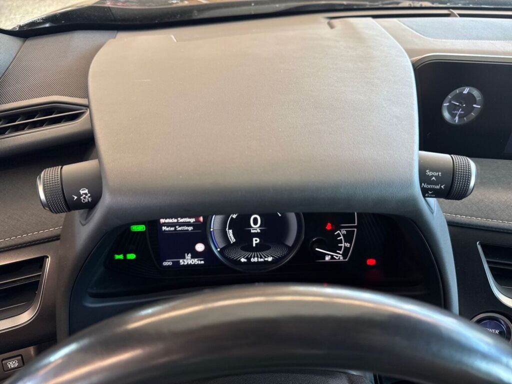 Lexus UX 2021 Musta