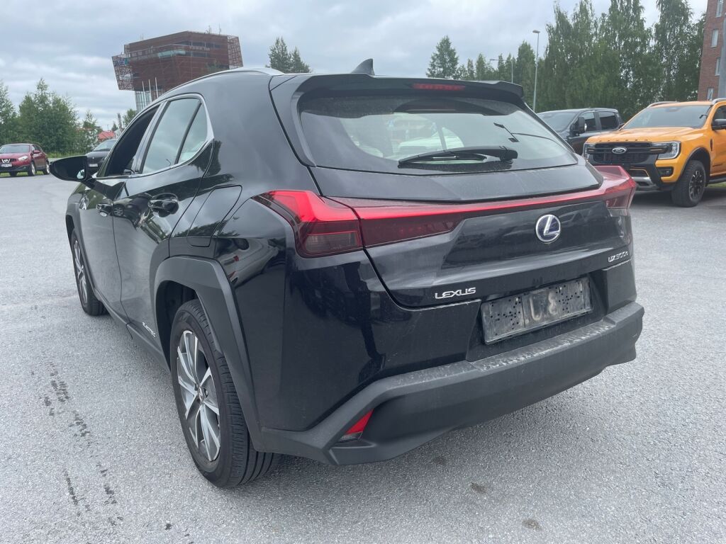 Lexus UX 2021 Musta