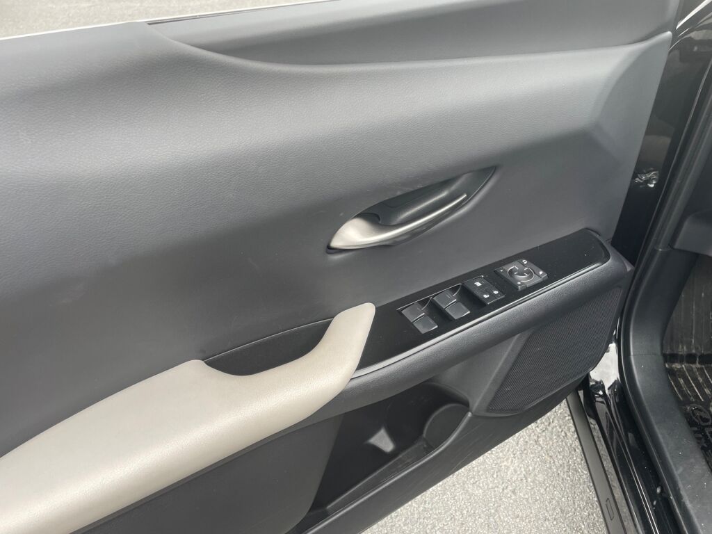 Lexus UX 2021 Musta